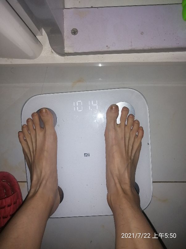 100天减肥打卡第70天，昨天啃了一天面包，减重2.1斤