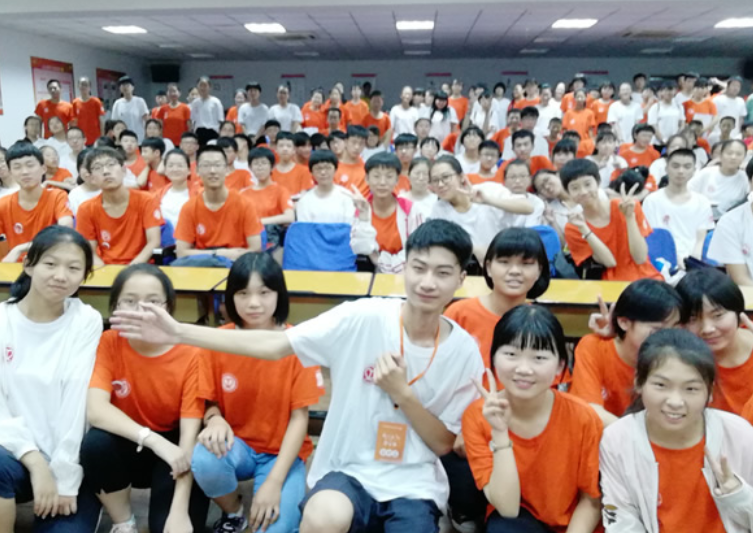 河北寒门贵子庞众望：父精神失常母瘫痪，却加分60以744分上清华