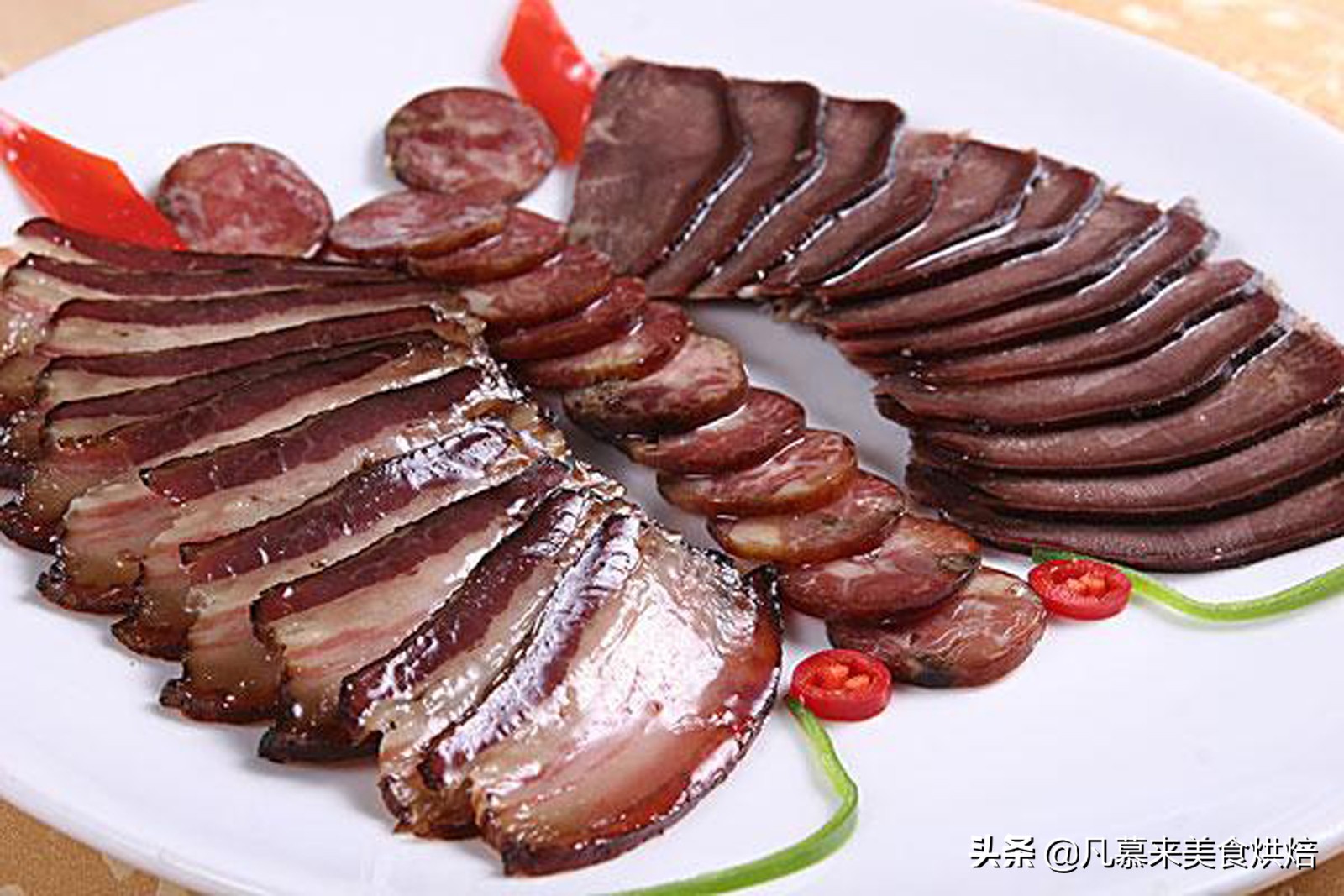 香肠摆盘怎么摆（不同腊味拼盘的摆盘教程分享）