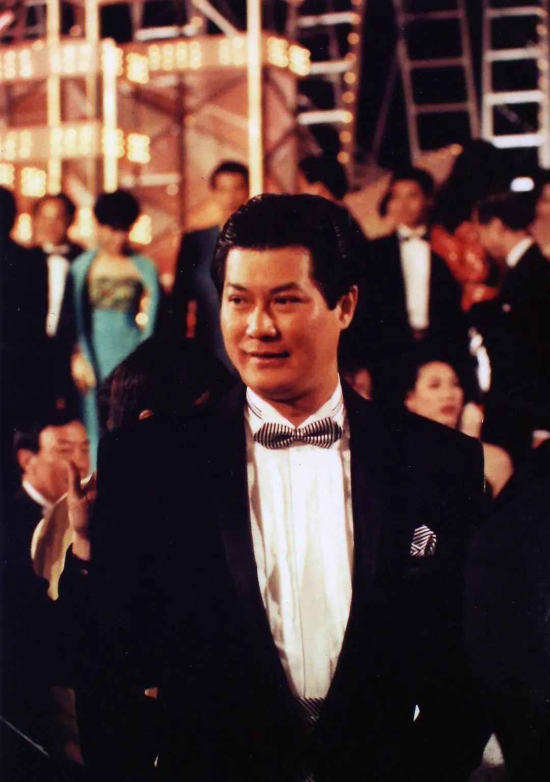 玩牌的任达华,耍枪的梁家辉,几近癫狂的现代武侠片《黑豹天下》