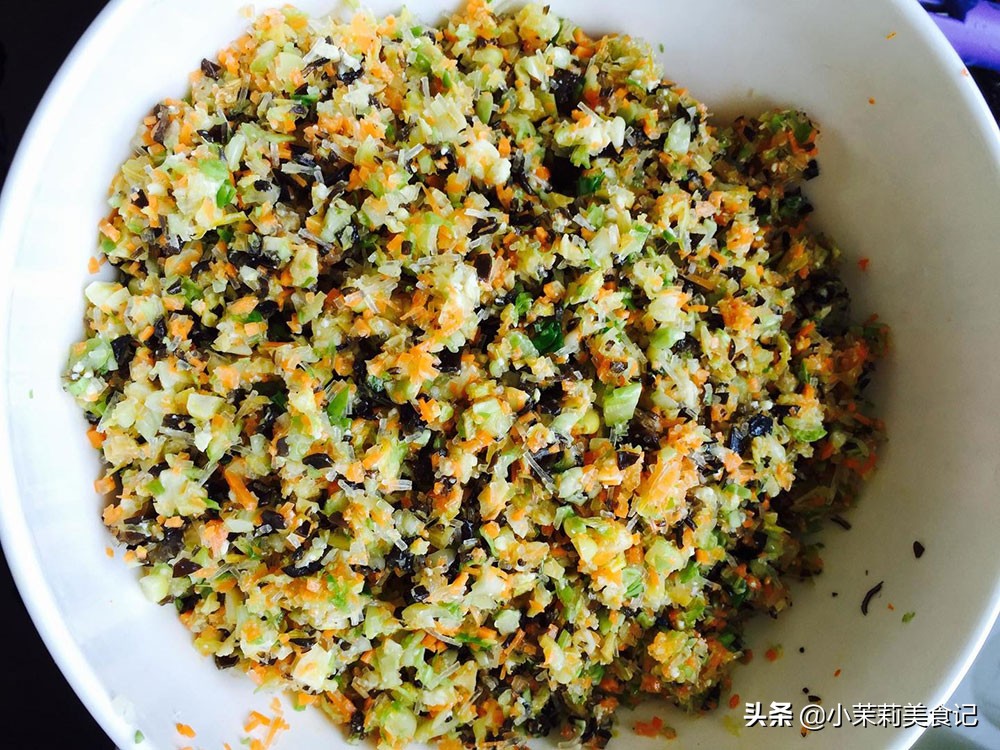 白菜胡萝卜木耳素饺子（教你大年初一的6种吉祥素馅饺子）