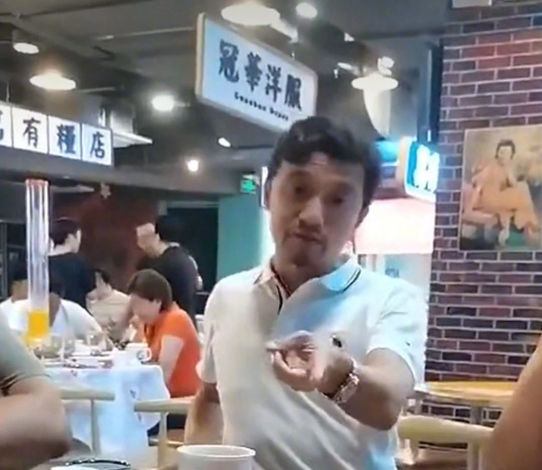 朱駿謝暉世界杯（前申花投資人疑似炮轟陳戌源！稱其為足球原始人，罵他是浪費時間）