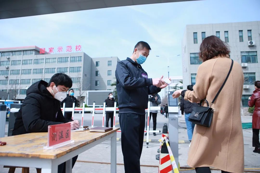 山东省潍坊商业学校组织疫情防控流程模拟演练活动