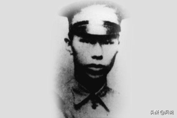 蒋机炸弹质量差，落在莫文烨身边未炸，炸药取出，用于攻城