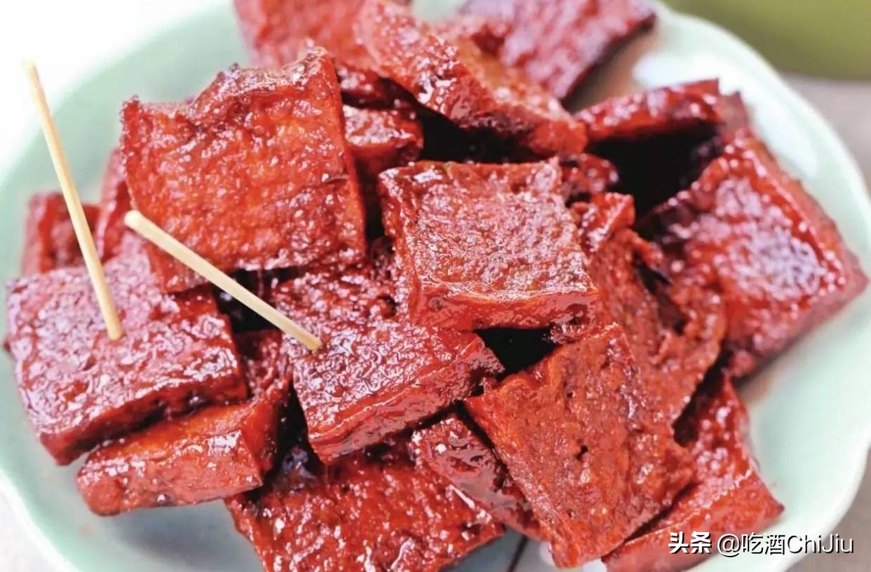 小型聚会喝红酒，适合搭配什么下酒菜？