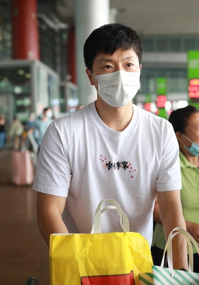 乒乓球马龙肌肉（运动员的身材就是好，马龙穿短袖挡不住&quot;腱子肉&quot;，直男也有审美）