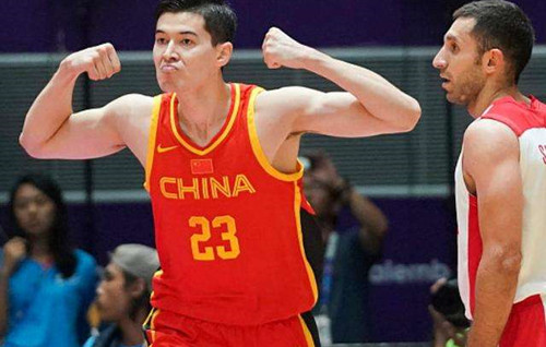 周鵬在男籃世界杯（周鵬因傷缺陣世界杯，男籃三應(yīng)急方案，30+15雙子星或成答案）