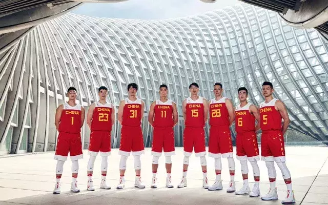 俄罗斯篮球厉害吗(世界杯战力榜：男篮力压有17名NBA运动员的国家，但很有道理)