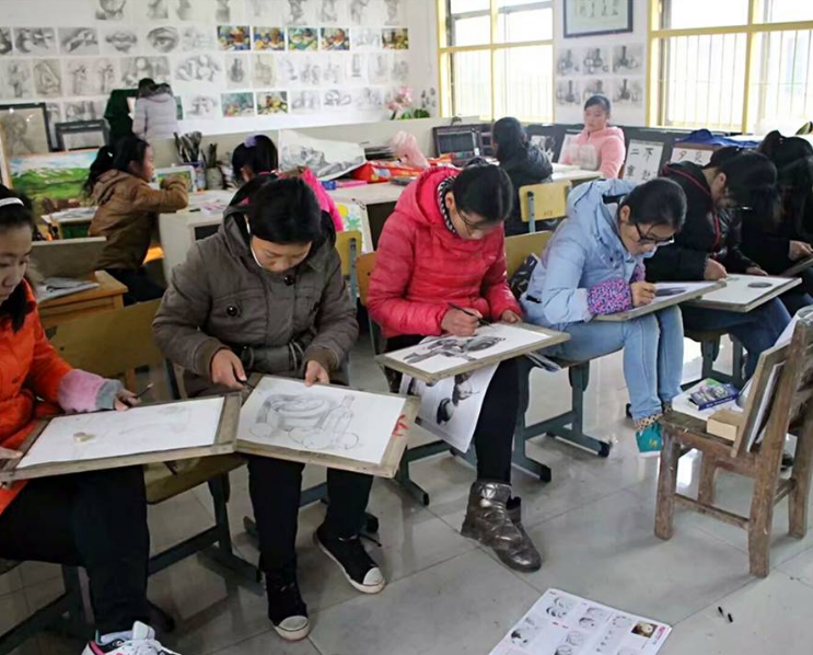 男生身高在这个时期就定型，学生低于平均身高，就算进入矮子阵营