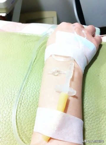 输液的时候没想让人陪,倒是想上厕所的时候发现没人给我举吊瓶.2.