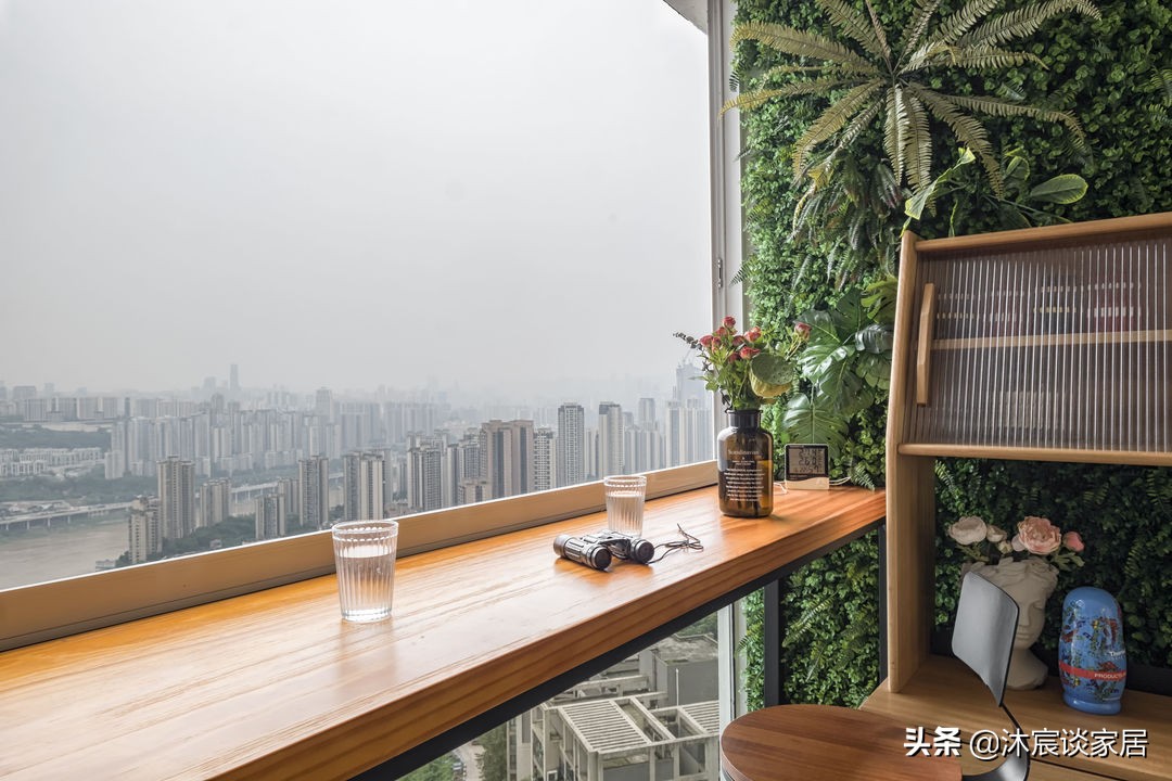 向往田园生活的夫妻俩，把家装得清爽大方，还有让人快乐的大阳台