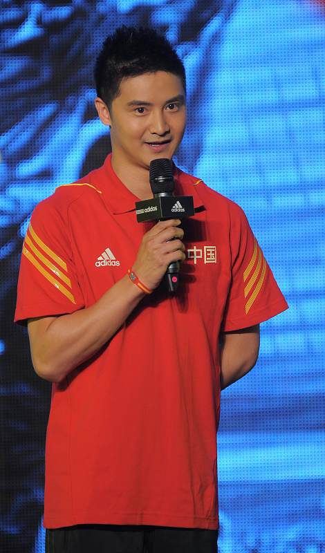 女明星跳水凸点图片(田亮不愧是跳水冠军,退役多年身材保持得也很好