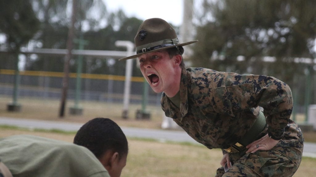 美国上万家长送娃进“集中营”受虐至死，只为治青春期叛逆？