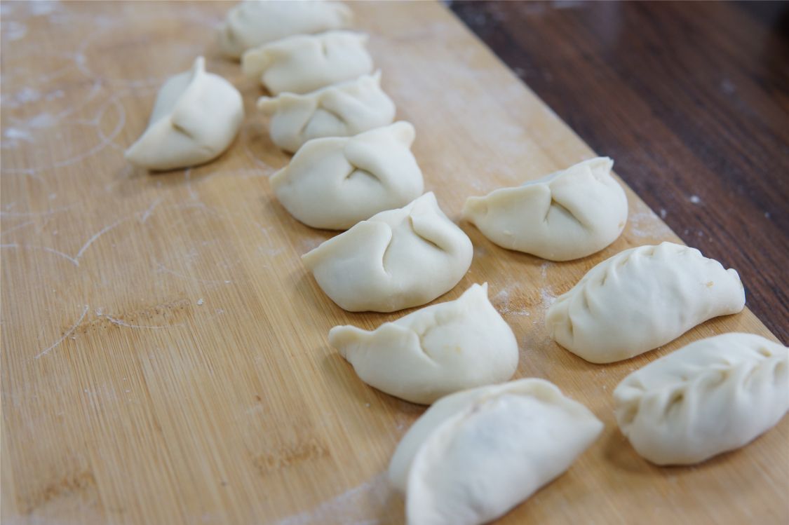 饭店包饺子的3个窍门，馅料还真有讲究，难怪饱满多汁，个个鲜香