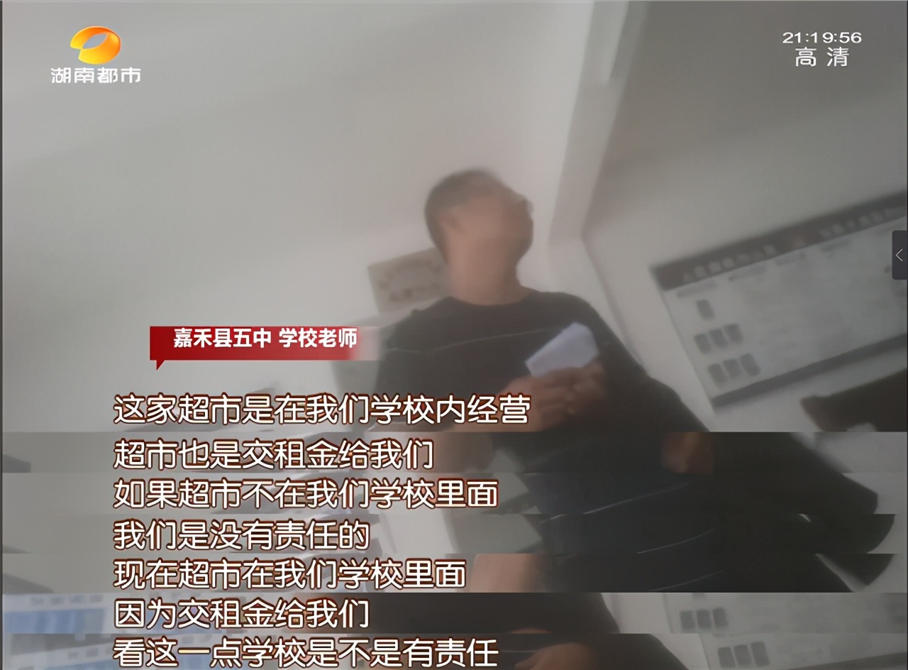 小伙哇亮羽毛球用品(痛心！湖南一男孩被断裂球拍击中身亡，“刚在校内超市新买的”)