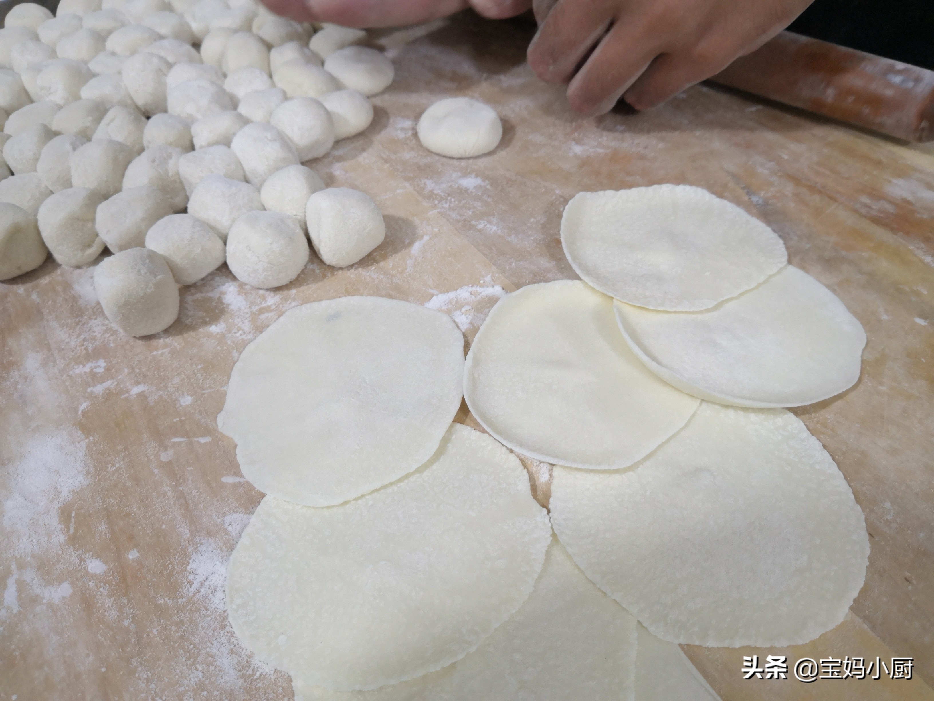 韭菜馅饺子好吃，调馅有技巧，不出汤味道香，方法超实用