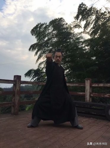 琴棋书画尽显雅士风度，诗词歌赋领略墨客文采