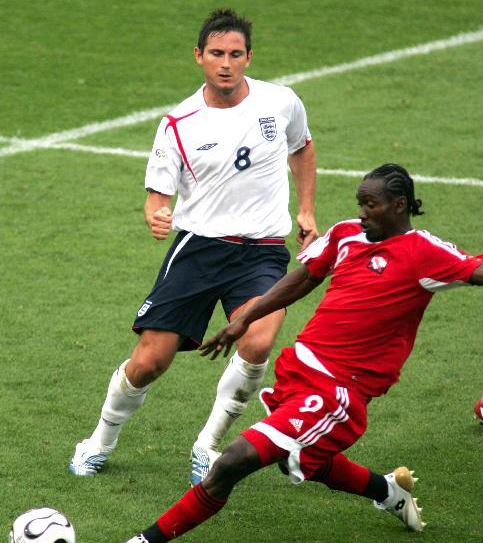 英格兰2006世界杯(忆06世界杯英格兰双德：三大阵型下的艰难共存)