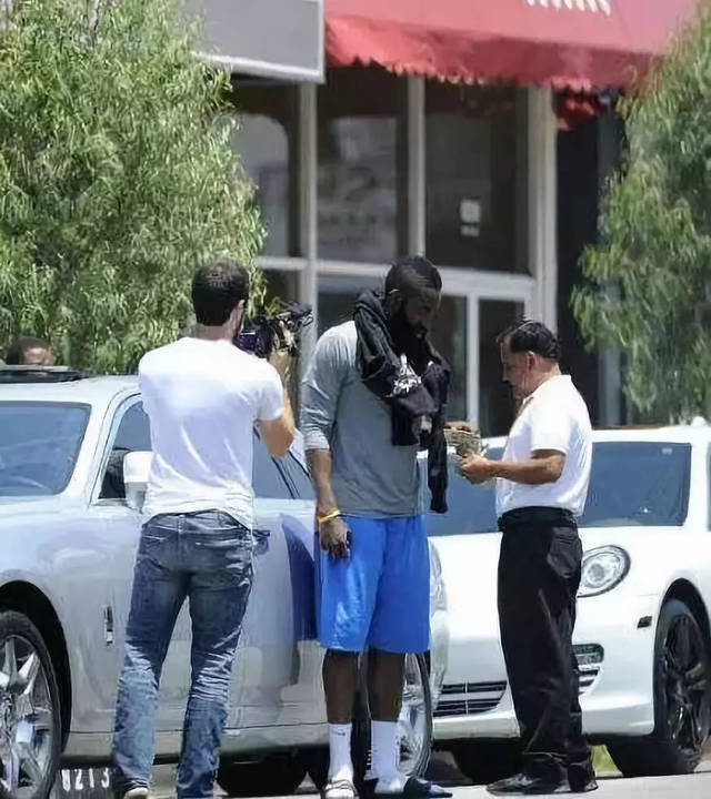nba哪些人有跑车（NBA球员的座驾：姚明太低调，库里钟爱保时捷，拉文买碟中谍同款）