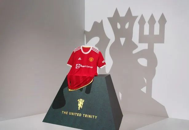 曼联新援将以最佳状态入队（曼联官宣新主场球衣，卡瓦尼仍是7号！桑乔将穿其他号码过渡一年）