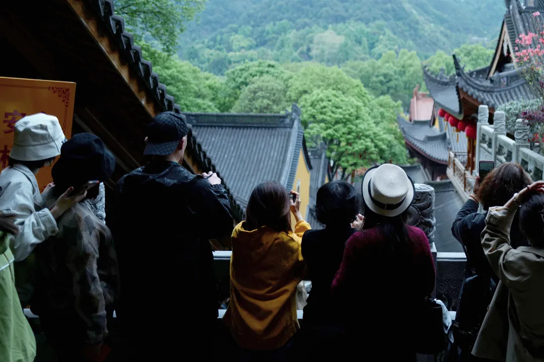 杭州终极拜佛攻略｜走这条路，一天解锁灵隐法喜7大宝藏寺庙