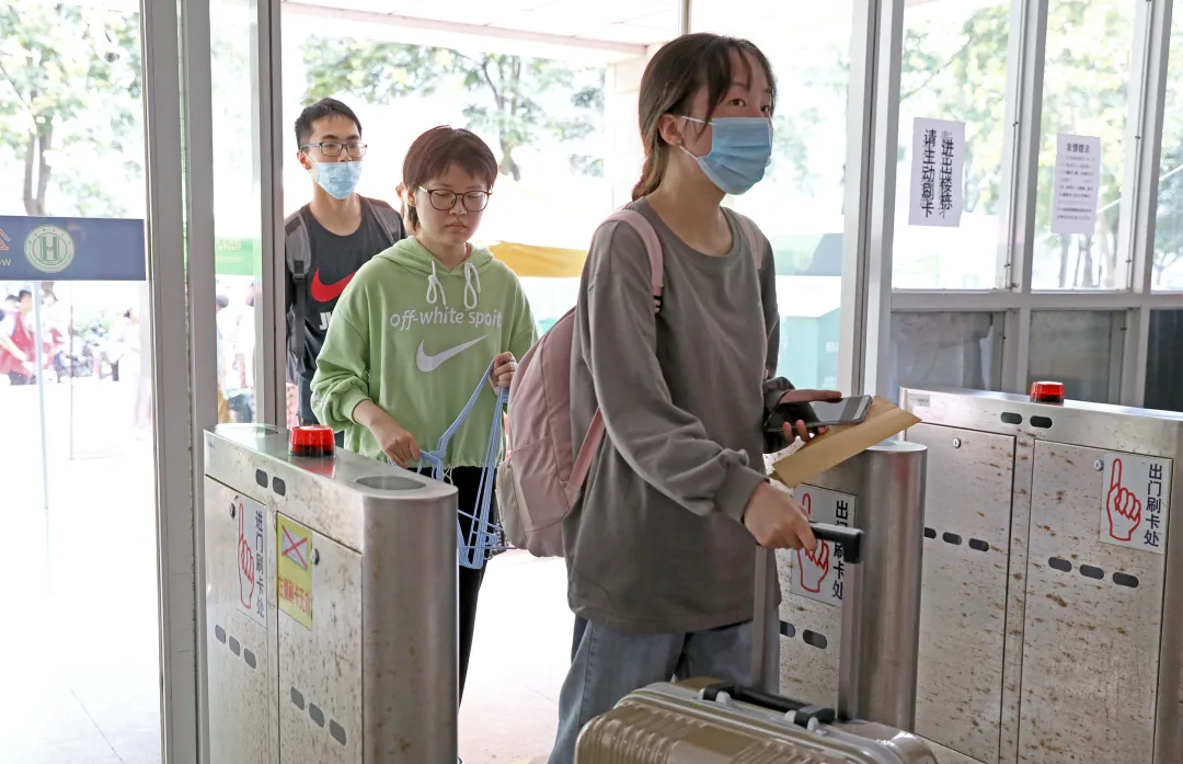 萌新你好 | 终于等到你！2020江苏大学新生报到现场直击