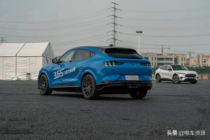 「电马」来袭！Model Y慌了吗？试驾福特Mustang Mach-E