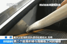 心疼！商场现扶梯“吃人”事故！小男孩脚趾被卷入，网友：不敢看...