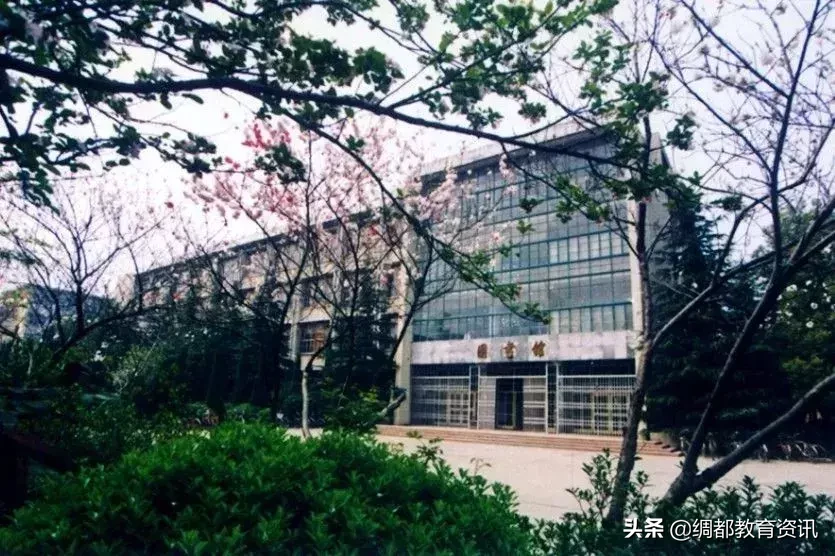 大学校区如此之多，一定仔细阅读通知书，前去报到不要走错地方呀
