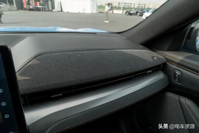 「电马」来袭！Model Y慌了吗？试驾福特Mustang Mach-E