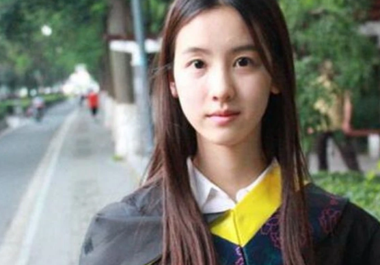 明星高考成绩揭秘：关晓彤552分北电第一，赵露思成绩差到想复读