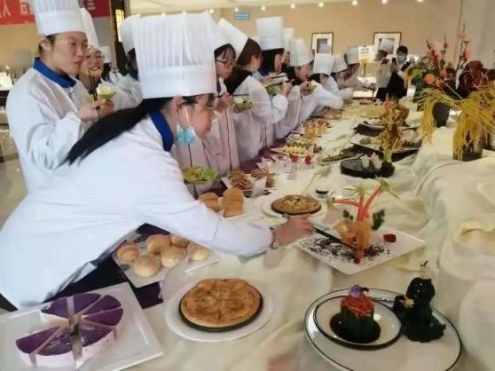 6米长蛋糕“免费”赠送！东北这所“吃饭”大学火了