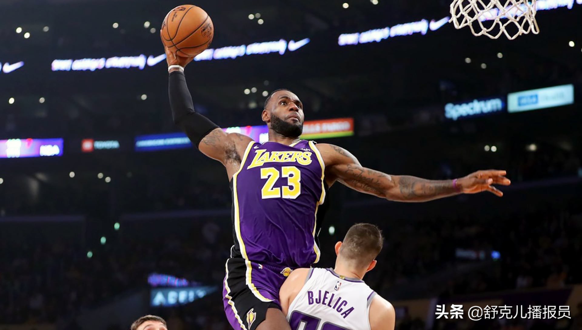 最强nba有哪些灌篮(NBA历史八大实战扣篮最强巨星：钟表抡扣威尔金斯，天外来客UFO)