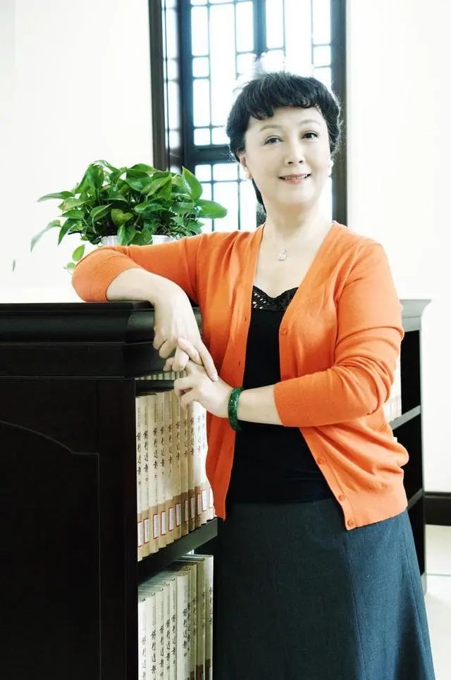 中国8大美人今昔颜值对比，有人整容颜垮，有人优雅老去，差距大