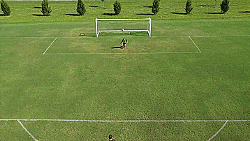 怎样学足球我是新手（五个初学者必会的足球基本技巧）