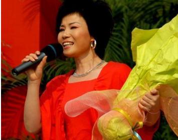 擁抱世界杯 葉凡（國家二級演員葉凡，31歲一炮而紅爆紅，37歲在演出現場病重離世）