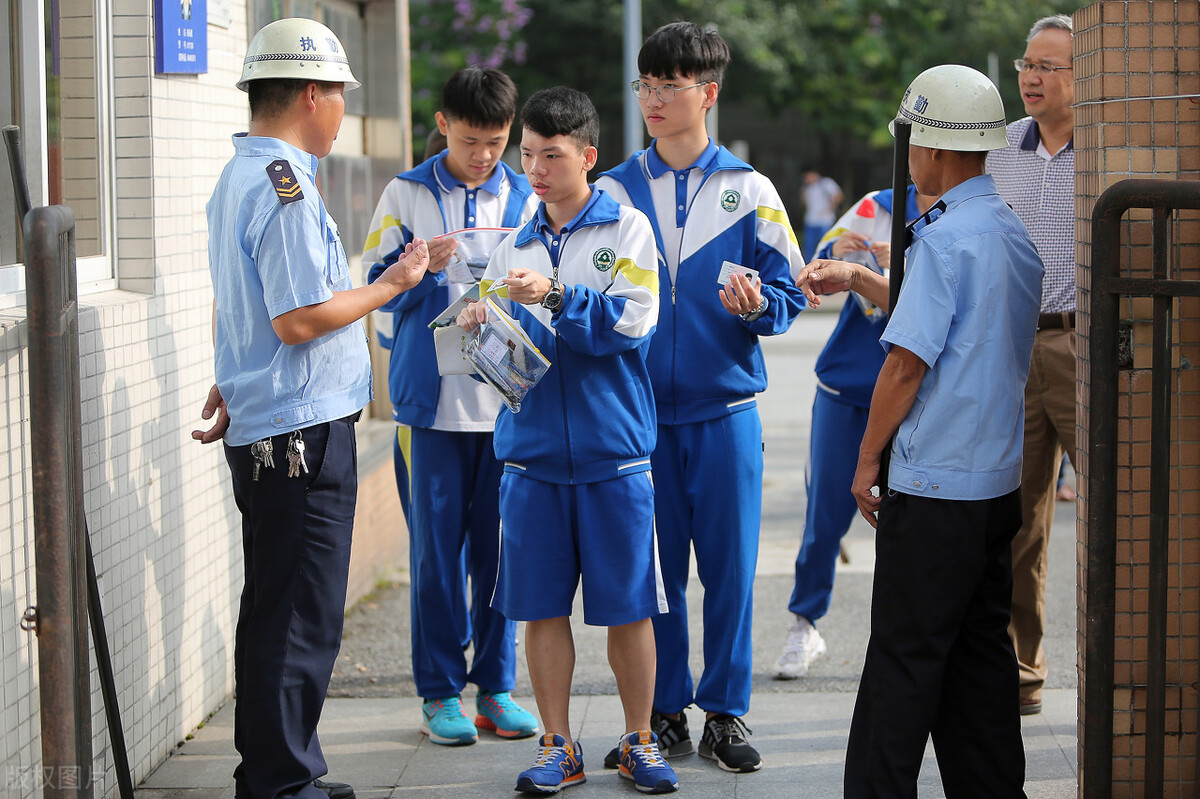 高考应急手册：考生期间生病/来“大姨妈”怎么办？请转给考生