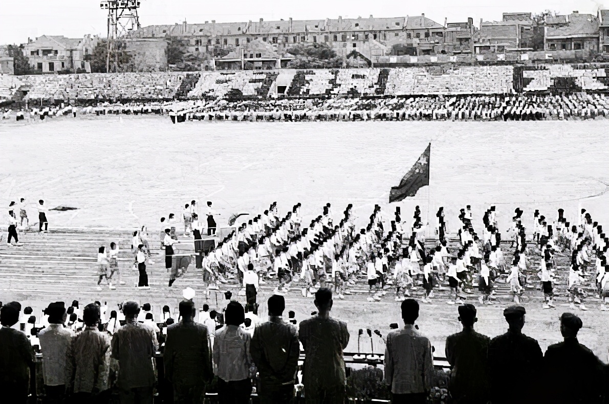 小学生早上踢足球好吗(五大道小学生活漫忆)