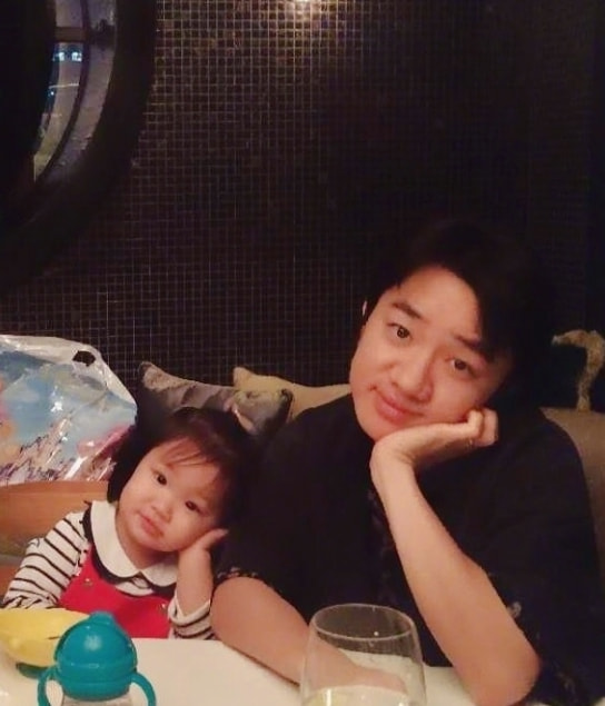 王祖蓝夫妇陪娃过万圣节，2岁天韵长势喜人，长相随爸身高随妈