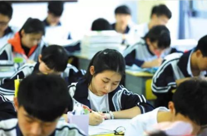 不同省市不同批次省控线，2021考生要知晓，分数达标了哪一批