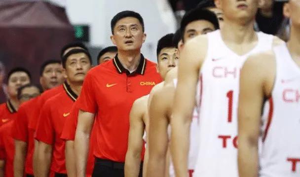 中国男篮面临三场硬仗，杜峰恐失利下课，男篮集训27人名单有争议