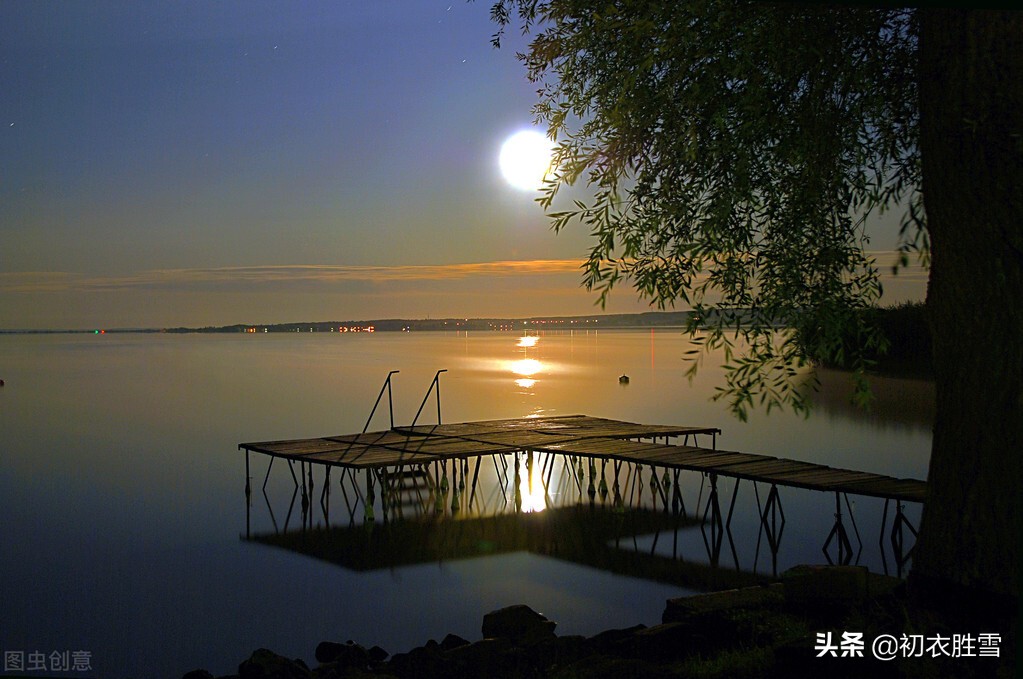 仲夏清风明月美诗七首：夏夜追凉月满庭，只把禅心伴月明