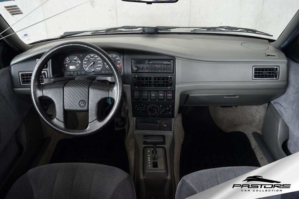 巴西二手车商售卖双门"桑塔纳2000"93年的车还能买3.5万元