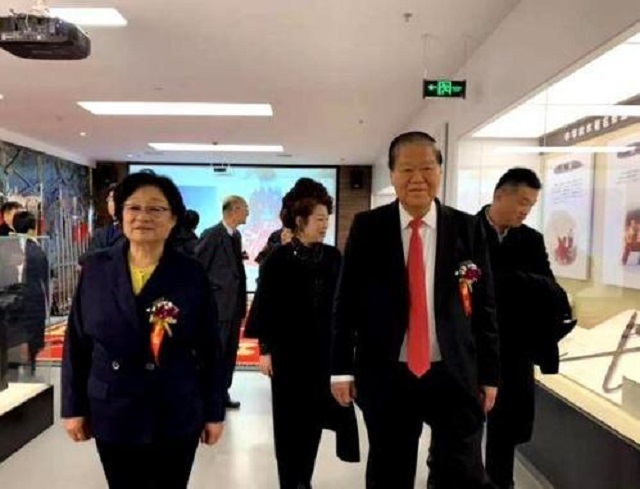 “纸巾大王”黄奕聪：19岁辍学、24岁创业，功成名就不忘报国