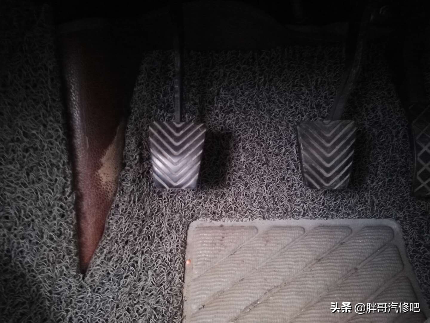 年底了胖哥2万收车，外观内饰非常好，完整的发票就值2000元