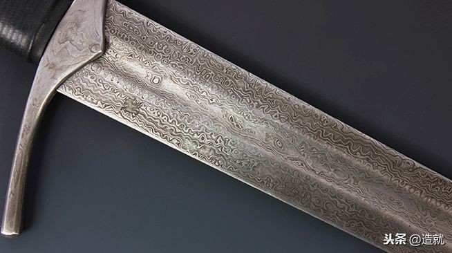 足球烯化学式(被称为"黑金"的石墨烯,到底有多强?