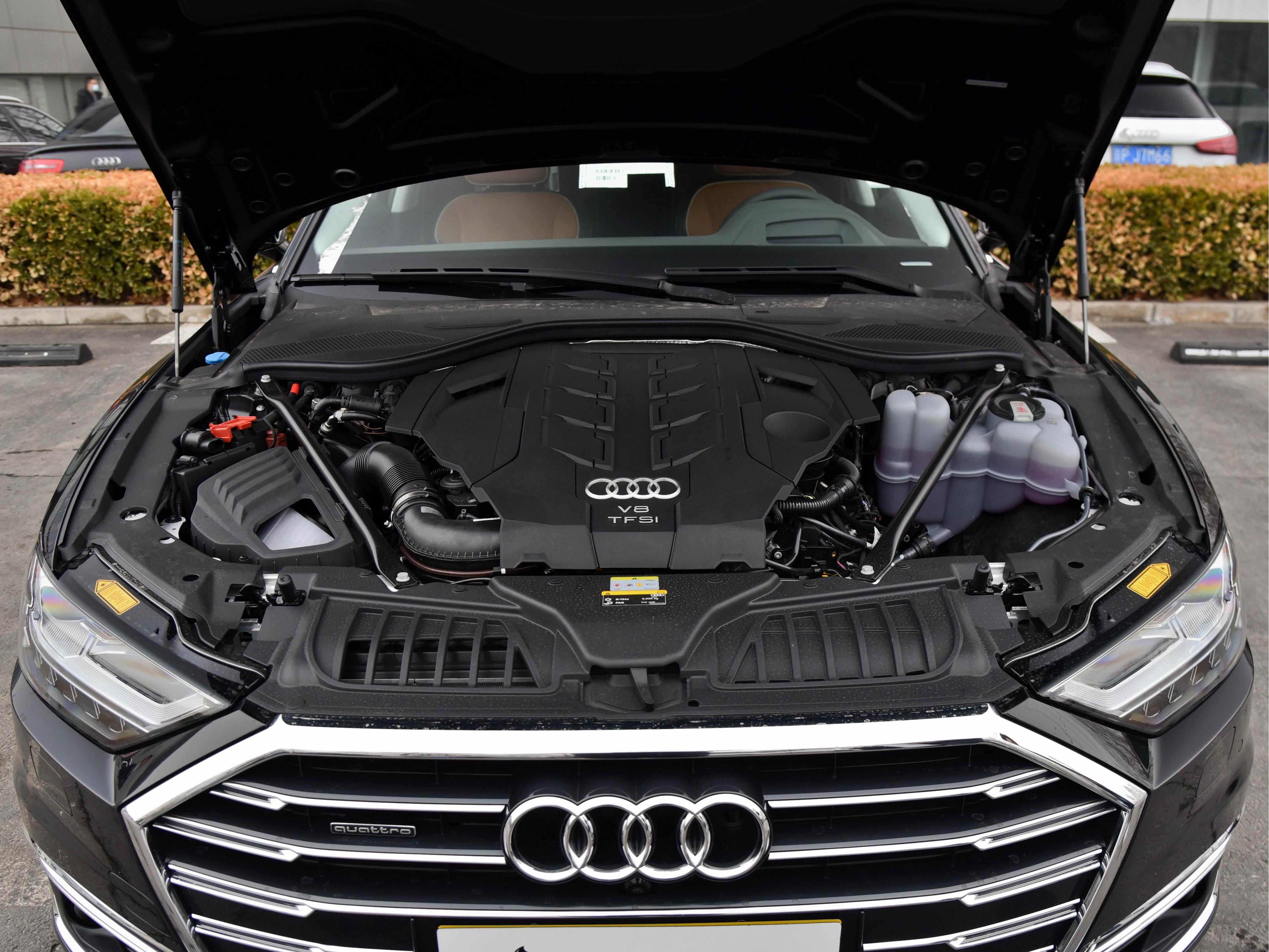 原装进口“大号奥迪A6L”，后排带冰箱和按摩，带你看奥迪A8