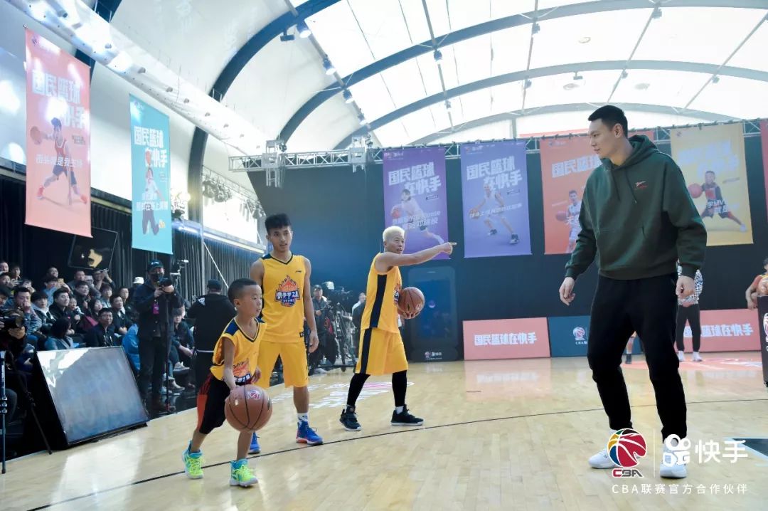 军歌为什么不去cba呢(快手“拦”球，CBA“快”跑)