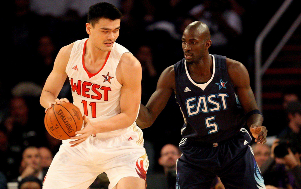 nba火箭为什么不排赛场(当年火箭为何会制定一条“姚明如果不扣篮，全队罚跑圈”的规定？)