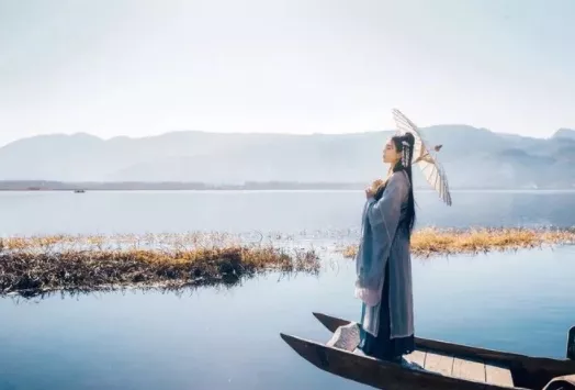 12首垂钓诗词：春光灿烂时，垂钓江渚上